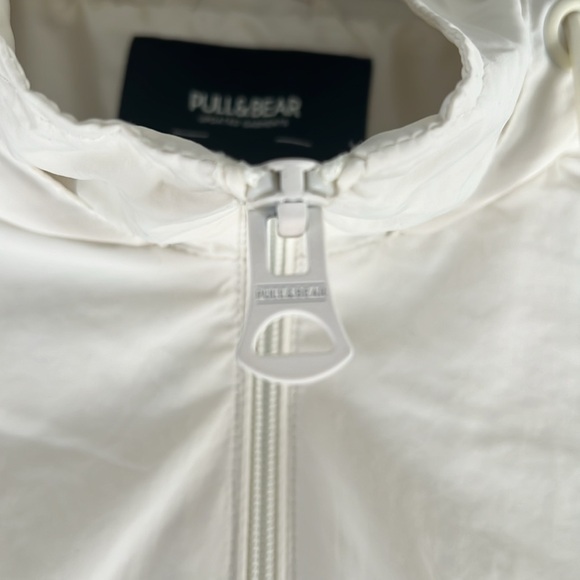 PULL & BEAR • Lightweight Cropped Zip Front Windbreaker Jacket w/hood • Size M - Picture 6 of 10
